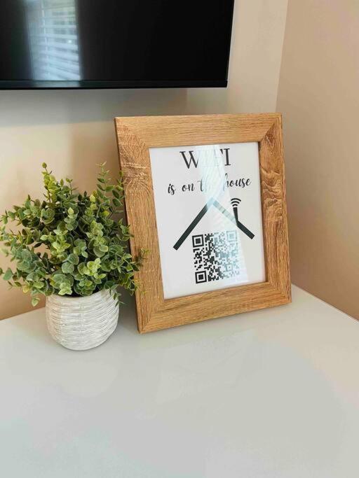 One-Of-A-Kind Smart, Cookie Themed Home For Up To 6 Clarksville Luaran gambar
