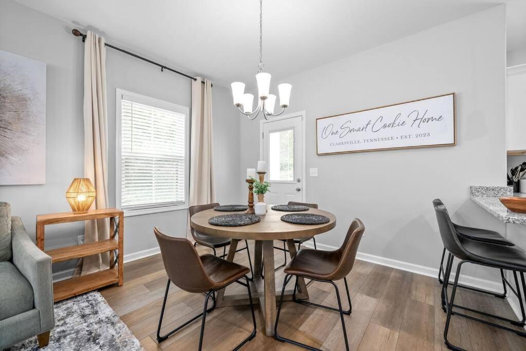 One-Of-A-Kind Smart, Cookie Themed Home For Up To 6 Clarksville Luaran gambar