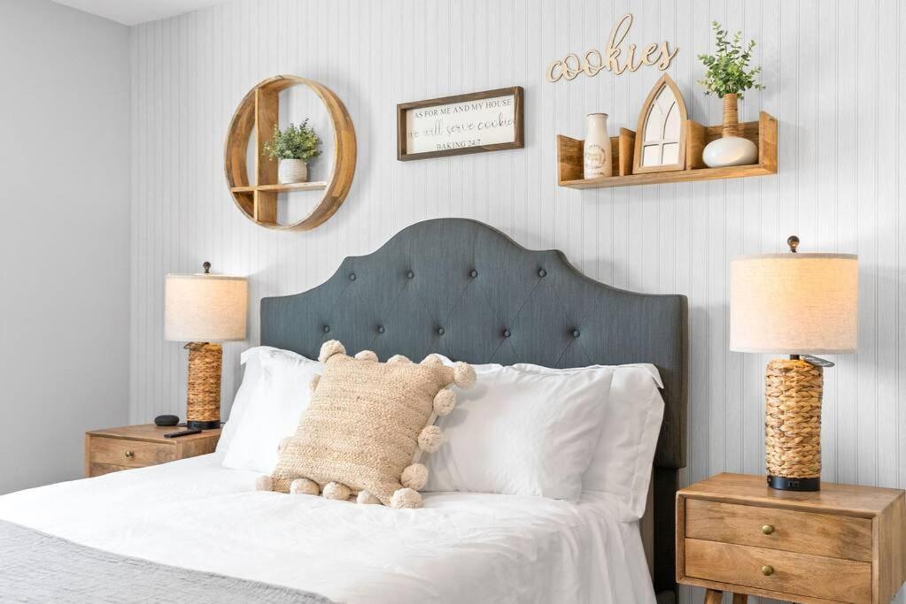 One-Of-A-Kind Smart, Cookie Themed Home For Up To 6 Clarksville Luaran gambar