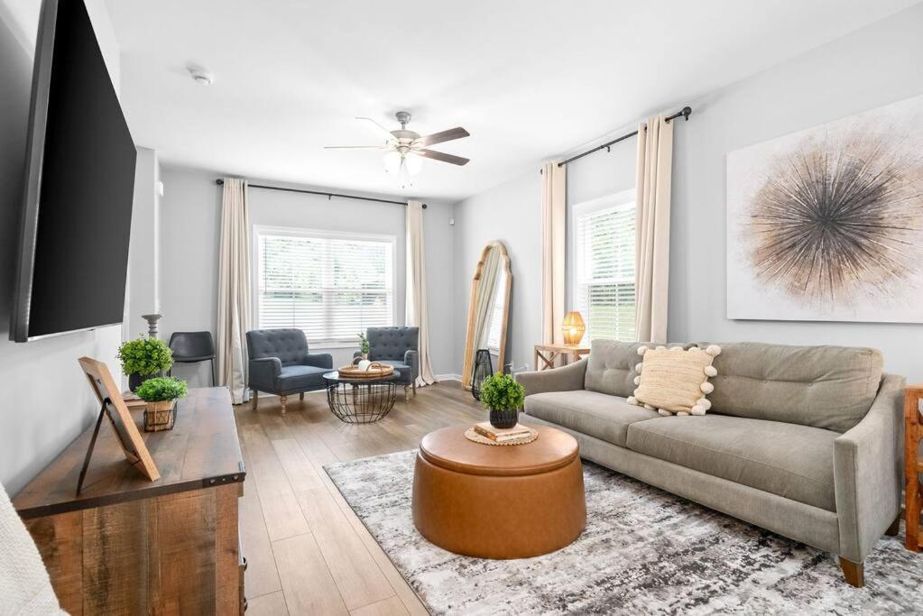 One-Of-A-Kind Smart, Cookie Themed Home For Up To 6 Clarksville Luaran gambar