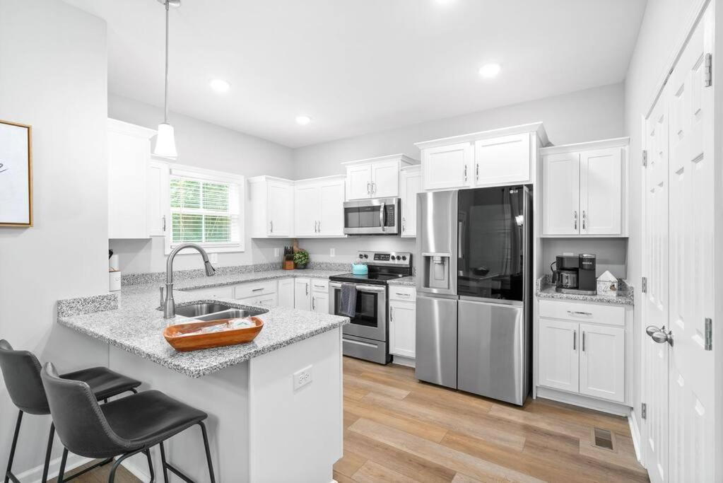 One-Of-A-Kind Smart, Cookie Themed Home For Up To 6 Clarksville Luaran gambar