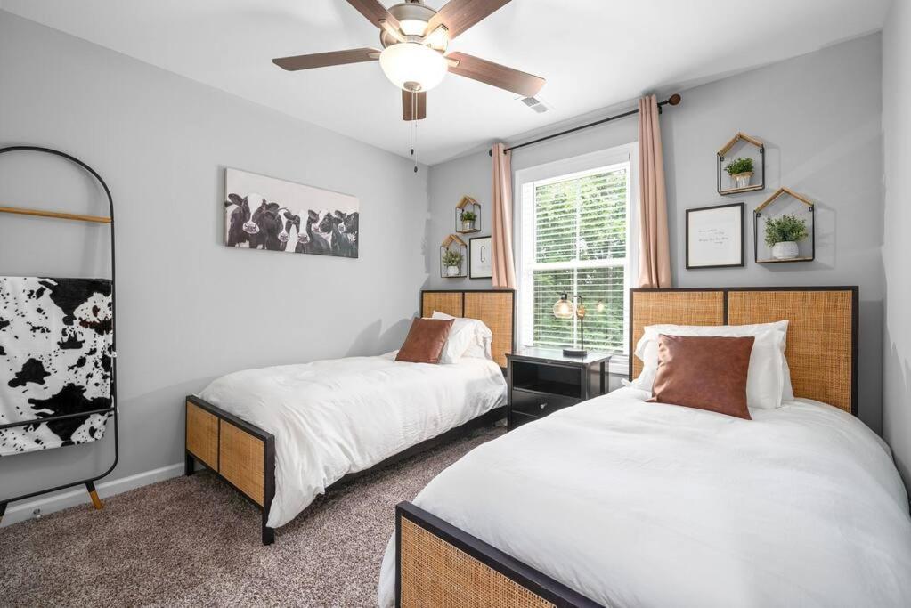 One-Of-A-Kind Smart, Cookie Themed Home For Up To 6 Clarksville Luaran gambar