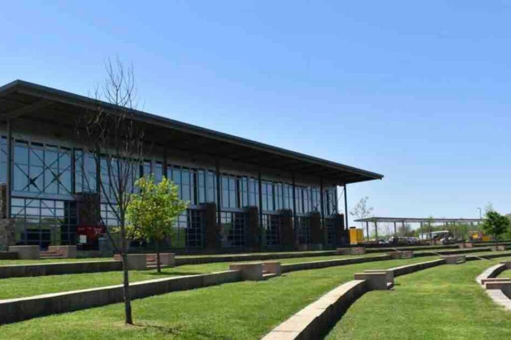 One-Of-A-Kind Smart, Cookie Themed Home For Up To 6 Clarksville Luaran gambar
