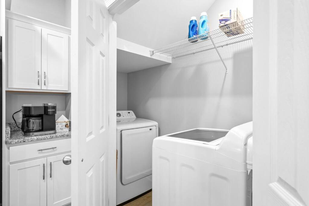 One-Of-A-Kind Smart, Cookie Themed Home For Up To 6 Clarksville Luaran gambar