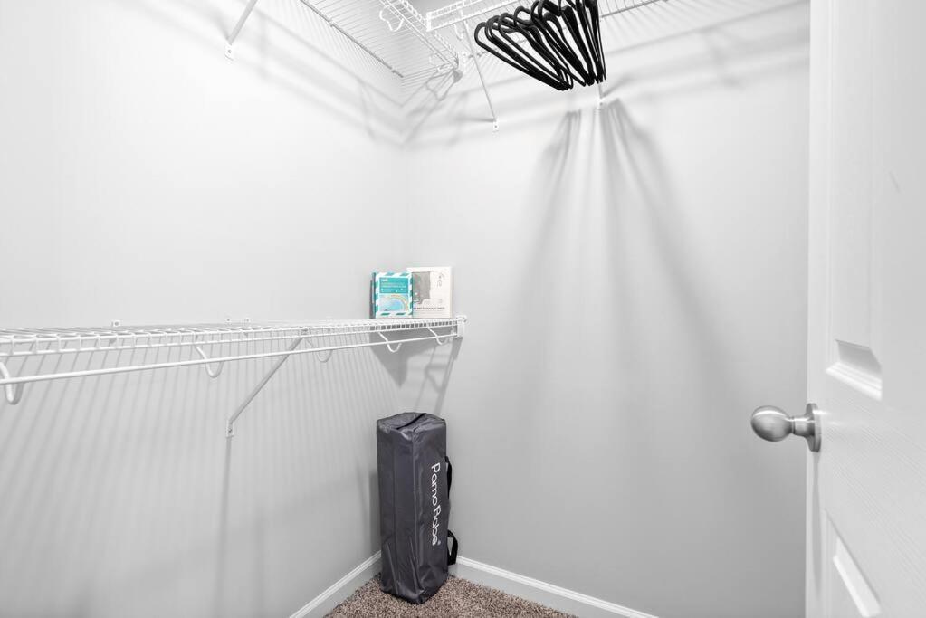 One-Of-A-Kind Smart, Cookie Themed Home For Up To 6 Clarksville Luaran gambar