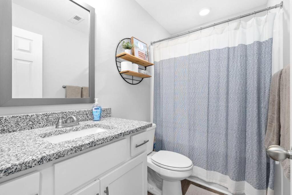 One-Of-A-Kind Smart, Cookie Themed Home For Up To 6 Clarksville Luaran gambar