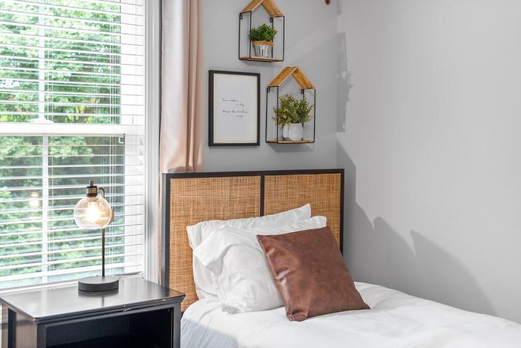 One-Of-A-Kind Smart, Cookie Themed Home For Up To 6 Clarksville Luaran gambar