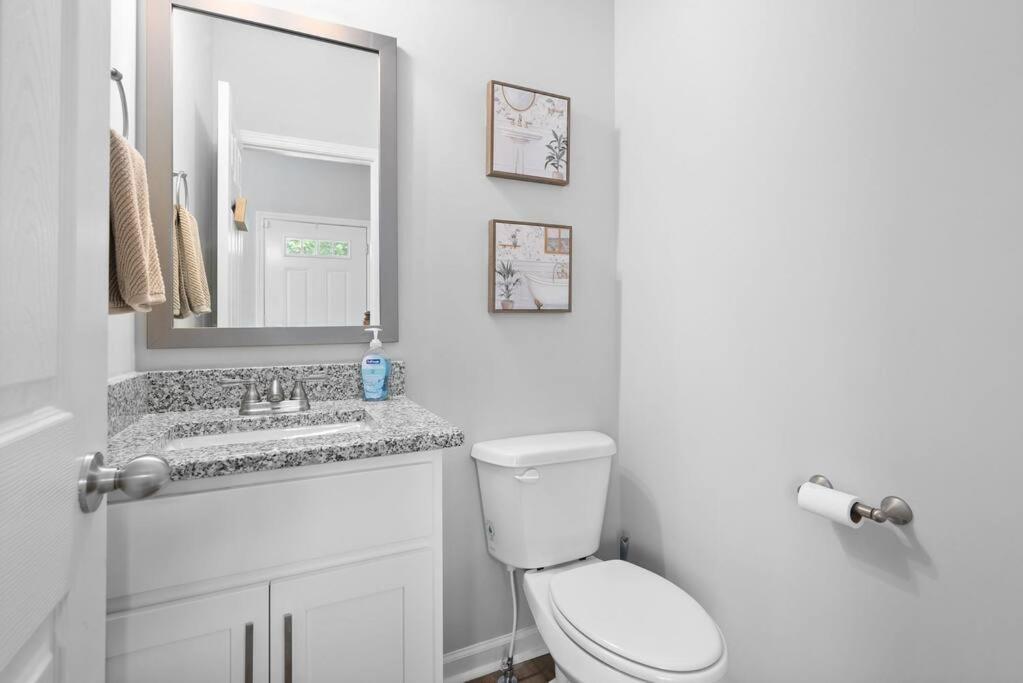 One-Of-A-Kind Smart, Cookie Themed Home For Up To 6 Clarksville Luaran gambar