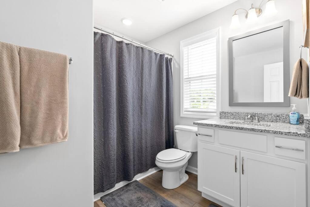 One-Of-A-Kind Smart, Cookie Themed Home For Up To 6 Clarksville Luaran gambar